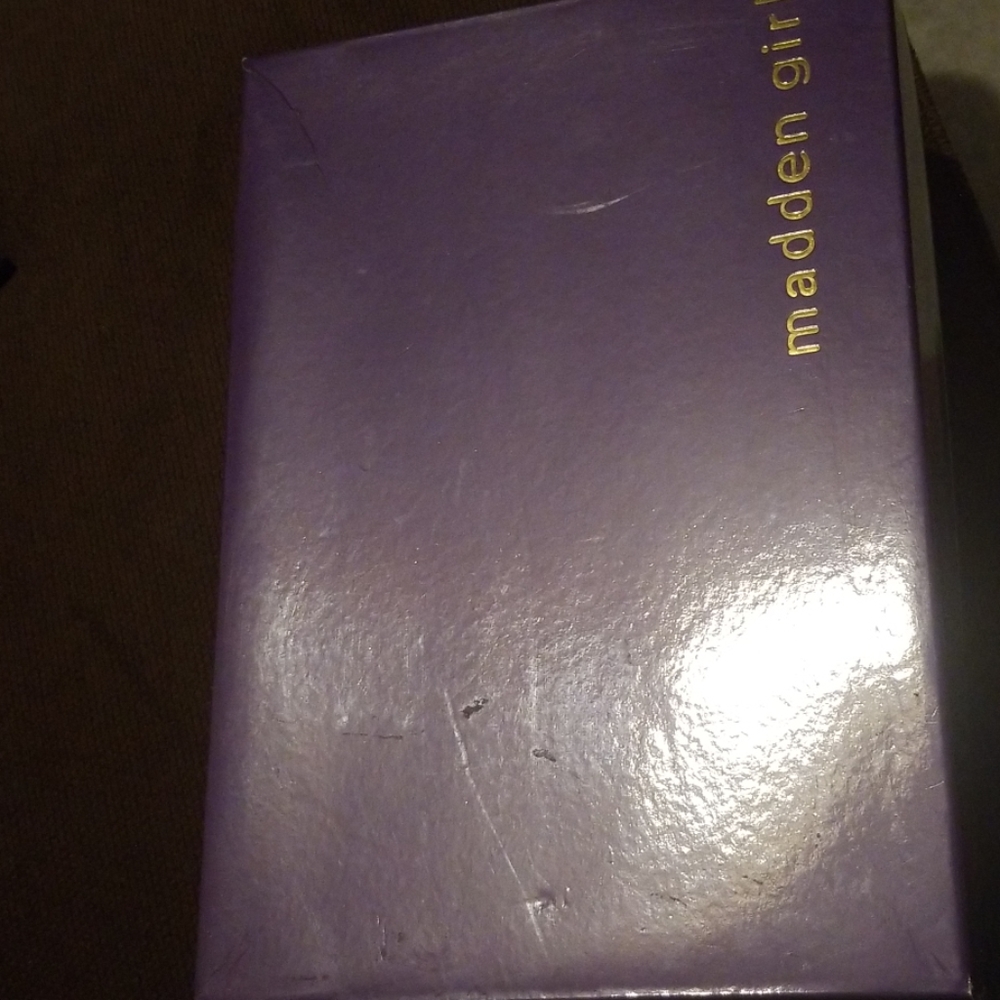 Shoes - Picture 4 of 4